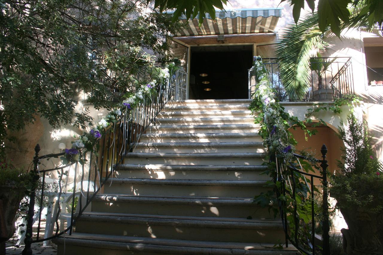 Auberge De Pachoquin Meounes-les-Montrieux Exterior foto