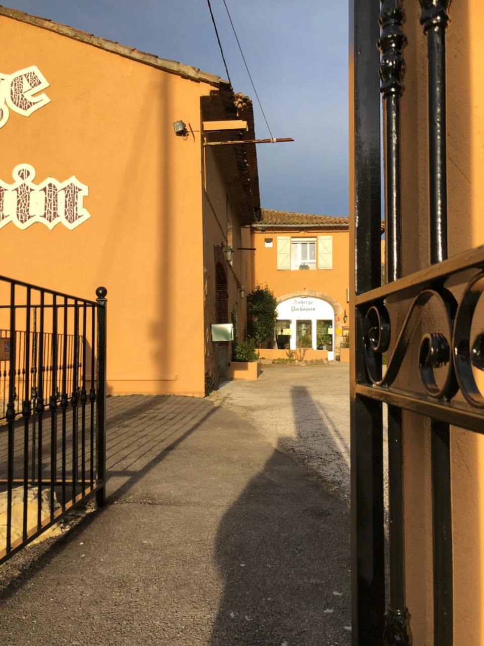 Auberge De Pachoquin Meounes-les-Montrieux Exterior foto